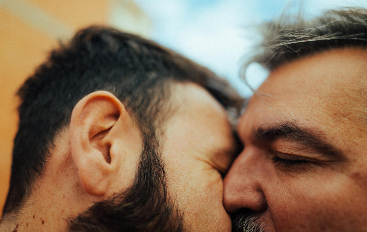 kissing-couple